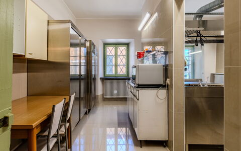 Cà Pendula: Pavimentazione, Interior Design, Soffitto, Pavimento, Cucina, Illuminazione, Mobilia, Apparecchio Major, Elettrodomestico Da Cucina, Controsoffitto