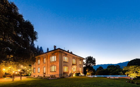 Flor Grand Lake Villa: Costruzione, Casa, Architettura, Facciata, Casa, Estate, Lotto, Agriturismo, Dimora, Villa