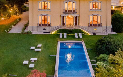 Flor Grand Lake Villa: Costruzione, Zona Residenziale, Casa, Casa, Architettura, Arbusto, Estate, Lotto, Giardino, Tetto
