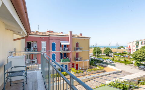 Seaside Apartment: Appartamento, Urban Design, Condominio, Uso Misto, Balcone, Parcheggio