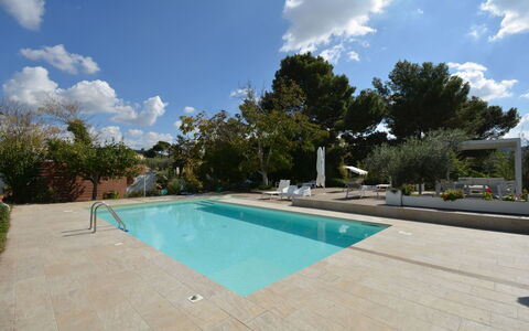 La Dimora di Artemide: Piscina, Shade, Ricorrere, Materiale Composito, Mobili Da Esterno, Giochi D'Acqua, Landscaping, Flagstone, Giardino, Calcestruzzo
