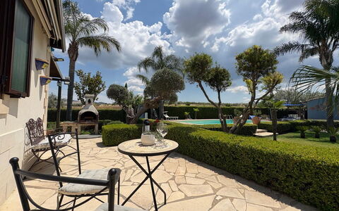 Villa Simona: Piscina, Giardino, Mobili Da Esterno, Ricorrere, Shade, Landscaping, Prato, Eco Hotel, Cortile