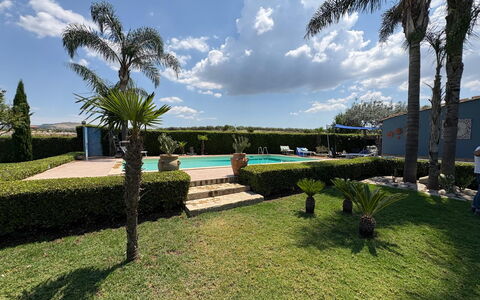 Villa Simona: Blu, Piscina, Ricorrere, Giardino, Landscaping, Hacienda, Prato, Estate, Shade