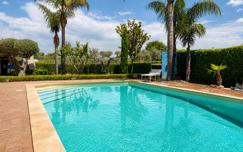 Villa Simona: Piscina, Blu, Acqua, Ricorrere, Materiale Composito, Eco Hotel, Tempo Libero, Shade, Giochi D'Acqua