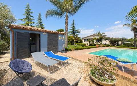 Villa Simona: Piscina, Ricorrere, Eco Hotel, Shade, Estate, Hacienda, Landscaping, Villa, Hotel
