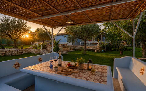 Villa le 2 Emme: Mobilia, Sedia, Mobili Da Esterno, Tavolo, Ricorrere, Shade, Giardino, Backyard, Tavolo Esterno, Terrazza