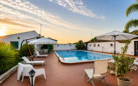 Villa Cigno Reale: Piscina, Ricorrere, Hotel, Pianta Della Casa