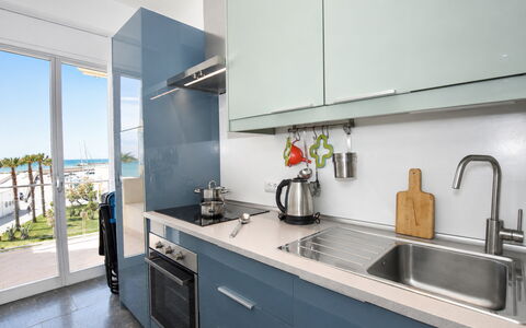 La Casa di Luigi: Cucina, Controsoffitto, Apparecchio Major, Elettrodomestico Da Cucina, Cabinetry, Mobilia, Interior Design, Pavimentazione, Pavimento, Appartamento