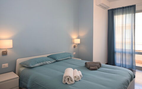 La Casa di Luigi: Mobilia, Interior Design, Camera Da Letto, Letto, Pavimento, Tessile, Lenzuolo, Bedding, Camera, Pavimentazione