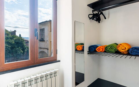 Ca Dell'Andre: Pavimentazione, Pavimento, Interior Design, Camera, Scaffalature, Design, Color Legno, Latifoglie, Appendiabiti
