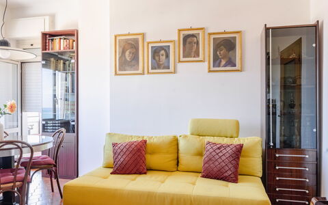 Corso 109: Mobilia, Interior Design, Pavimentazione, Divano, Pavimento, Parete, Camera, Legna, Soggiorno, Illuminazione