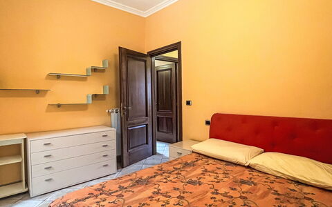 Daisy: Interior Design, Mobilia, Legna, Pavimentazione, Pavimento, Camera Da Letto, Letto, Camera, Soffitto, Lenzuolo