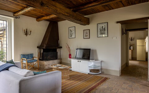 Il Casale al Colle: Mobilia, Pavimentazione, Interior Design, Parete, Pavimento, Legna, Soffitto, Camera, Soggiorno, Pavimento In Legno