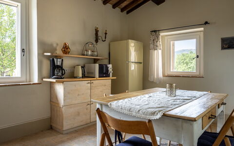 Il Casale al Colle: Mobilia, Interior Design, Legna, Pavimentazione, Cucina, Soffitto, Pavimento, Camera, Illuminazione, Tavolo