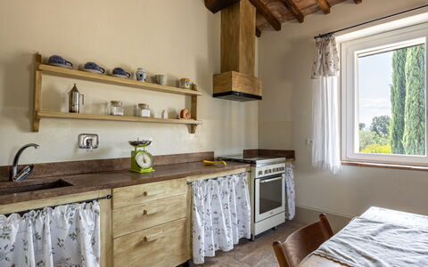 Il Casale al Colle: Legna, Cucina, Interior Design, Mobilia, Controsoffitto, Pavimentazione, Cabinetry, Camera, Casa, Elettrodomestico Da Cucina