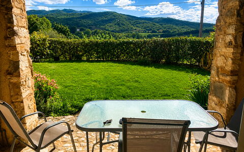 Il Casale al Colle: Mobilia, Geografia Montane, Mobili Da Esterno, Collina, Tavolo, Tavolo Esterno, Sedia, Catena Montuosa, Tavolino Da Caffè, Cucina & Sala Da Pranzo Tavolo