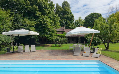 Villa Dorina: Piscina, Ricorrere, Shade, Mobili Da Esterno, Estate, Tempo Libero, Prato, Backyard, Giardino, Hacienda