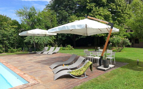 Villa Dorina: Ombrello, Mobili Da Esterno, Mobilia, Shade, Sedia, Lettino, Piscina, Giardino, Ricorrere, Tavolo Esterno