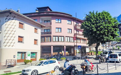 Bormio 37: Appartamento, Architettura, Zona Residenziale, Condominio, Materiale Composito, Urban Design, Balcone, Uso Misto, Shade