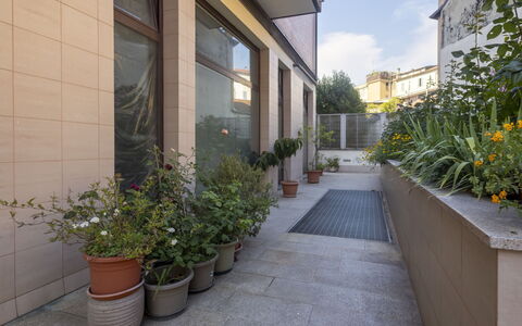 Nolo Garden Loft: Appartamento, Architettura, Zona Residenziale, Condominio, Materiale Composito, Urban Design, Balcone, Uso Misto, Shade