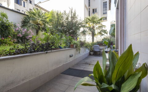 Nolo Garden Loft: Appartamento, Architettura, Zona Residenziale, Condominio, Materiale Composito, Urban Design, Balcone, Uso Misto, Shade