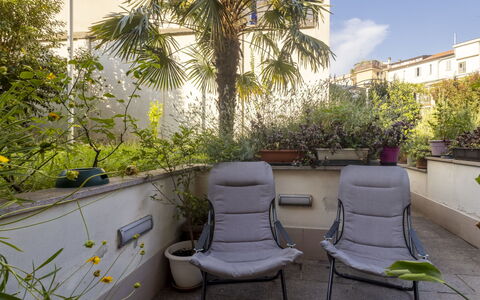 Nolo Garden Loft: Appartamento, Architettura, Zona Residenziale, Condominio, Materiale Composito, Urban Design, Balcone, Uso Misto, Shade