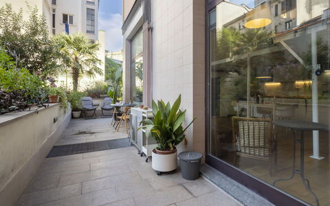 Nolo Garden Loft: Appartamento, Architettura, Zona Residenziale, Condominio, Materiale Composito, Urban Design, Balcone, Uso Misto, Shade