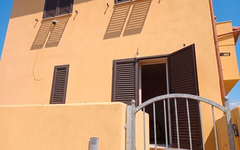 Il Mio Sole: Appartamento, Architettura, Zona Residenziale, Condominio, Materiale Composito, Urban Design, Balcone, Uso Misto, Shade