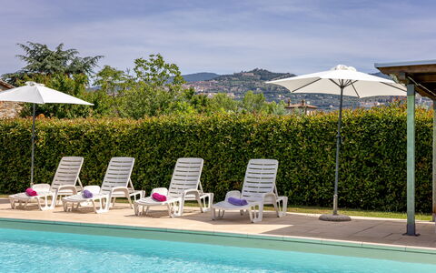 Il Cipresso, Casa dei Nonni, Cortona: Piscina, Ombrello, Mobili Da Esterno, Ricorrere, Shade, Sedia, Tavolo Esterno, Lettino, Eco Hotel, Landscaping