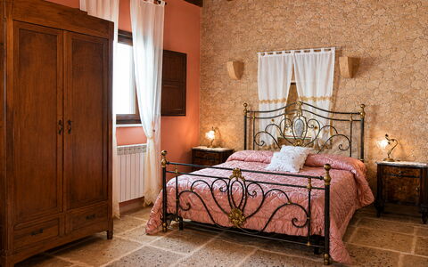 Antica Cascina 191: Mobilia, Interior Design, Pavimentazione, Legna, Pavimento, Camera Da Letto, Letto, Cassetto, Biancheria, Camera