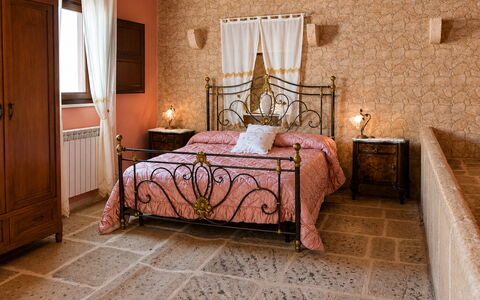 Antica Cascina 191: Mobilia, Parete, Pavimentazione, Interior Design, Pavimento, Illuminazione, Camera Da Letto, Biancheria, Camera, Letto