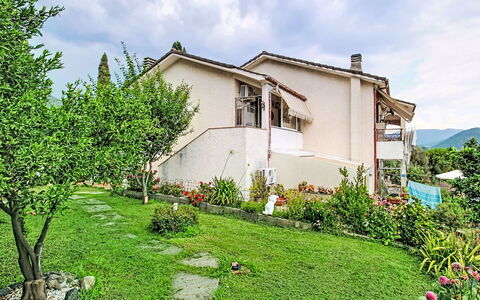 Cà Olivella: Mobilia, Cucina & Sala Da Pranzo Tavolo, Sedia, Pavimento, Mare, Balcone, Oceano, Ricorrere, Eco Hotel, Sala Da Pranzo