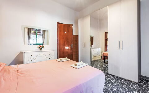 Villetta Luisa: Mobilia, Cucina & Sala Da Pranzo Tavolo, Sedia, Pavimento, Mare, Balcone, Oceano, Ricorrere, Eco Hotel, Sala Da Pranzo