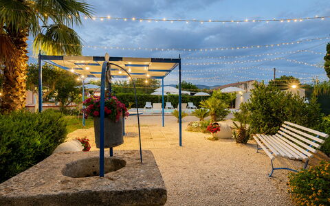 Villa Didymos: Shade, Landscaping, Giardino, Pergola, Vaso Di Fiori, Struttura Esterna, Eco Hotel, Hacienda, Baldacchino