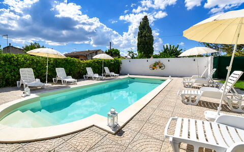 Villa Didymos: Piscina, Mobili Da Esterno, Ricorrere, Shade, Ombrello, Hotel, Lettino, Eco Hotel, Landscaping, Sedia