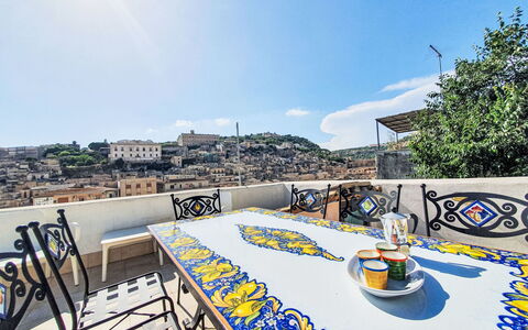 Tra Cielo e Pietra: Appartamento, Condominio, Uso Misto, Hotel, Balcone