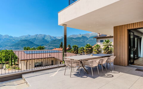 Aura: Casa, Balcone, Portico, Catena Montuosa, Shade, Eco Hotel, Deck, Sedia, Pavimento In Legno, Villa