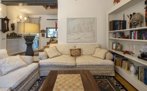 Villa El Perlè, Padenghe sul Garda: Mobilia, Interior Design, Divano, Pavimentazione, Parete, Pavimento, Legna, Soggiorno, Camera, Soffitto