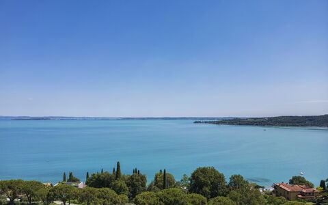Villa El Perlè, Padenghe sul Garda: Blu, Acqua, Corpo D'Acqua, Giorno, Orizzonte, Costiera E Morfologie Oceanic, Mare, Estate, Oceano, Costa