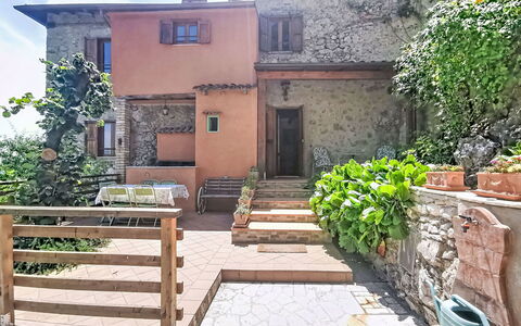 Domus Marsicana: Interior Design, Mobilia, Legna, Pavimentazione, Soffitto, Pavimento, Camera, Illuminazione, Appartamento, Tavolo