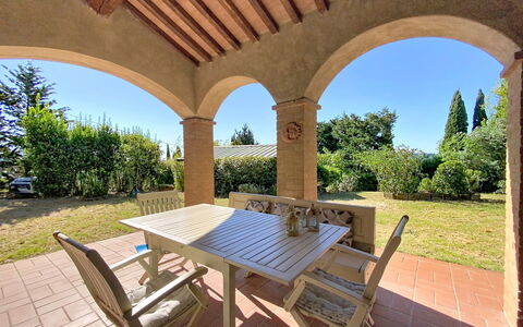 Di Lella: Interior Design, Mobilia, Legna, Pavimentazione, Soffitto, Pavimento, Camera, Illuminazione, Appartamento, Tavolo