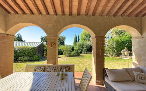 Di Lella: Interior Design, Mobilia, Legna, Pavimentazione, Soffitto, Pavimento, Camera, Illuminazione, Appartamento, Tavolo