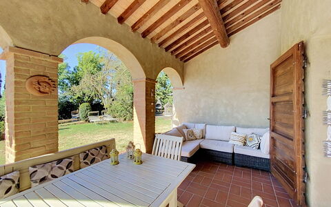 Di Lella: Interior Design, Mobilia, Legna, Pavimentazione, Soffitto, Pavimento, Camera, Illuminazione, Appartamento, Tavolo