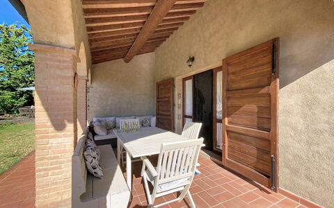 Di Lella: Interior Design, Mobilia, Legna, Pavimentazione, Soffitto, Pavimento, Camera, Illuminazione, Appartamento, Tavolo