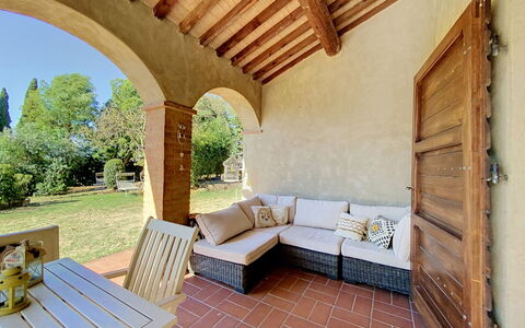 Di Lella: Interior Design, Mobilia, Legna, Pavimentazione, Soffitto, Pavimento, Camera, Illuminazione, Appartamento, Tavolo