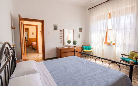 Vela Latina: Interior Design, Mobilia, Legna, Pavimentazione, Soffitto, Pavimento, Camera, Illuminazione, Appartamento, Tavolo