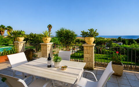 Villa Don Pino: Mobilia, Tavolo, Mobili Da Esterno, Sedia, Tavolo Esterno, Ricorrere, Cucina & Sala Da Pranzo Tavolo, Shade, Giardino, Eco Hotel