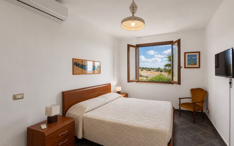Villa Don Pino: Appartamento, Color Legno, Latifoglie, Telaio Del Letto, Hotel, Cornice, Letto, Camera Da Letto, Comodino, Suite