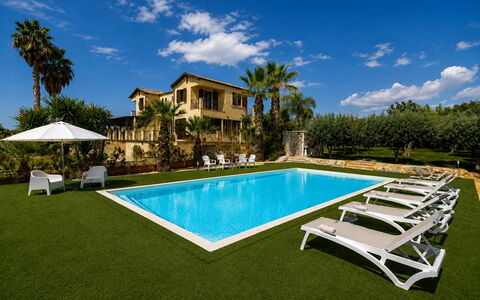 Villa Don Pino: Piscina, Albero, Ricorrere, Zona Residenziale, Estate, Casa, Eco Hotel, Casa, Villa, Hacienda