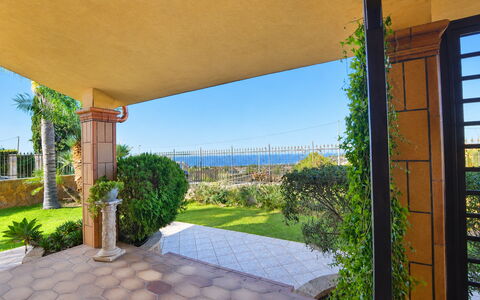 La Villa di Giusy: Giardino, Shade, Landscaping, Eco Hotel, Villa, Hacienda, Pianta Della Casa, Struttura Esterna, Ricorrere